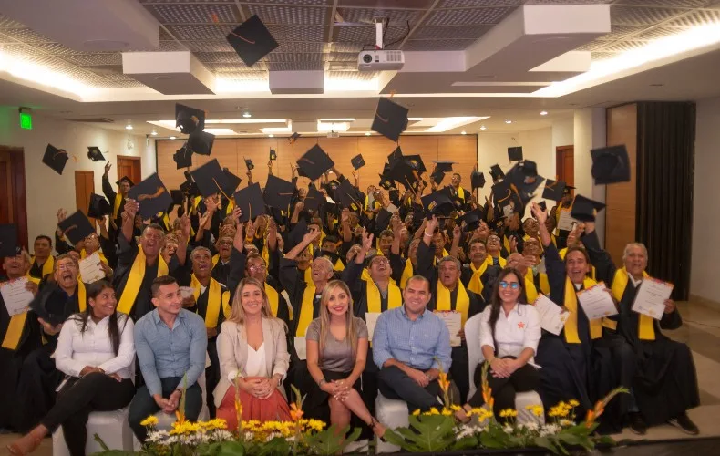 800 pintores se graduaron gracias a la alianza del SENA y Pintuco en cuatro ciudades de Colombia