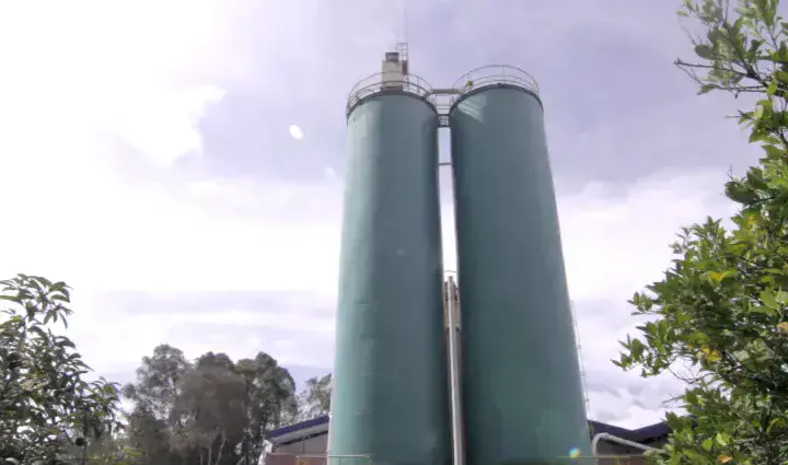 Cómo pintar el interior de un tanque de almacenamiento de agua potable